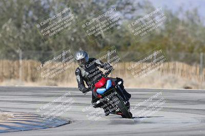 media/Dec-01-2025-Moto Forza (Mon) [[2daa91e15f]]/3-Beginner Group/Session 3 (Turn 3)/